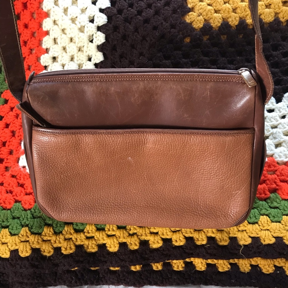 SOLD Vintage Leather Gucci Crossbody Bag Logo - Picture 3 of 8